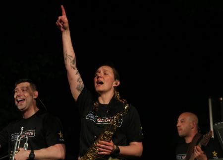 DVE UNIFORMI ENA PESEM 37 FOTO LJUBO VUKELIČ